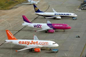 Три європейські лоукостери готові відновити польоти в Україну після відкриття неба