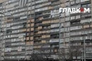 Який вигляд має будинок з відомим муралом на Печерську через два місяці після обстрілу (фото)