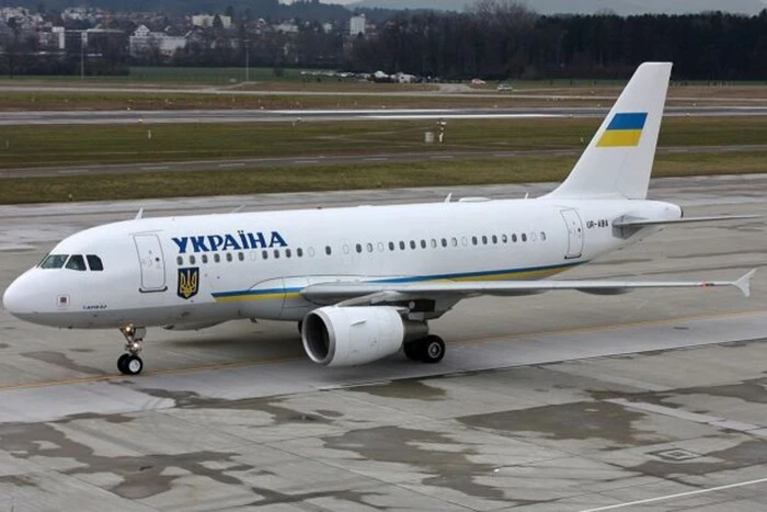 Літак із Зеленським до Ірландії супроводжували невідомі дрони: реакція спецслужби