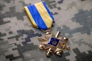 Кабмін затвердив щомісячні виплати нагородженим «Хрестом бойових заслуг»