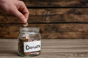 1,8 млн українців донатять на волонтерські банки