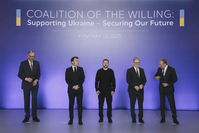 Bloomberg: Європа переконує Зеленського не погоджуватися на виведення військ із Донбасу