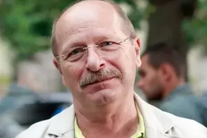 Криштофович народився у 1947 у Києві