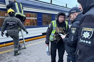 Рятувальники чекали на зняття напруги з контактної мережі, після чого провели вилучення тіла