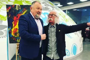 Живописець Іван Марчук (на фото справа) судиться за відібрані у нього авторські права. У тіні процесу – його земляк, екснардеп Михайло Апостол (на фото зліва)