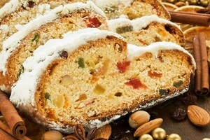 В Україні штолен став особливо популярним за останні роки, коли багато господинь почали пекти його напередодні Різдва