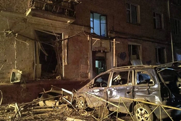 Чернігів. Влада показала фото з наслідками обстрілу та повідомила подробиці