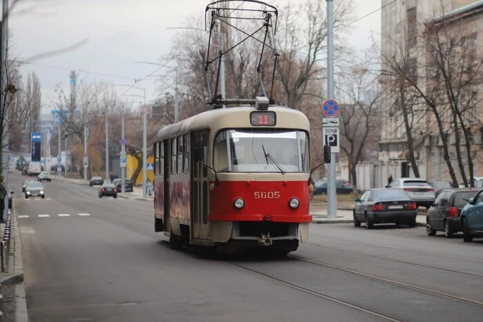 Ремонт колій на Кирилівській: рух низки трамваїв змінено до кінця грудня (схема)