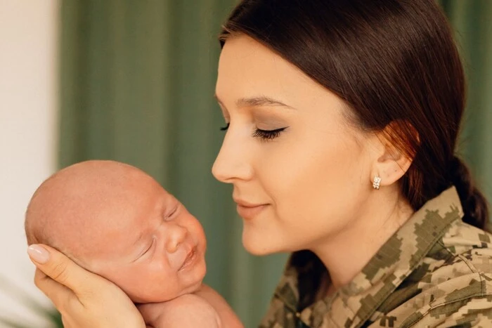 Військова, яка провела вагітність на Донбасі, показала зворушливі фото з сином