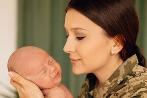 Військова, яка провела вагітність на Донбасі, показала зворушливі фото з сином 