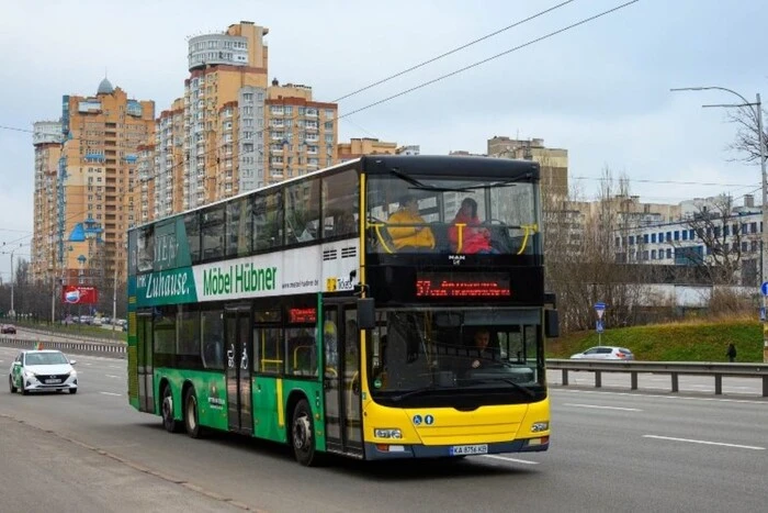На маршрут у Києві вийшов останній, четвертий двоповерховий автобус: де курсує