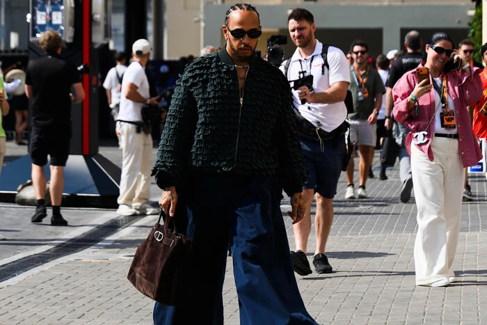 «Викину свій телефон у смітник»: Гамільтон відреагував на кінець сезону Формули-1