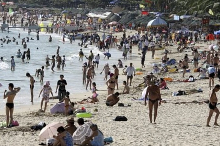 Китаєць влаштував різанину на пляжі через подряпину на авто