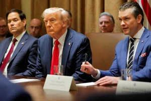 Трамп став на бік Гегсета у скандалі з «подвійним ударом» по човну біля Венесуели