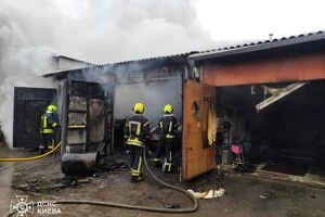 У Дніпровському районі горів гаражний кооператив: наслідки пожежі