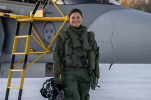 Восени 2025 року кронпринцеса поглиблено вивчала операції повітряних сил Швеції