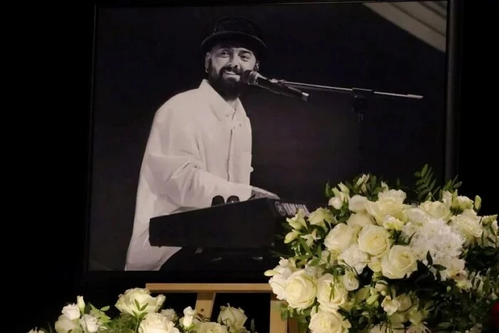 Щемливі спогади та оплески: як прощалися з лідером гурту Adam Клименком  