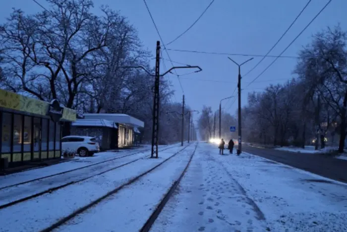 Кілька міст України засипало снігом (фото, відео)