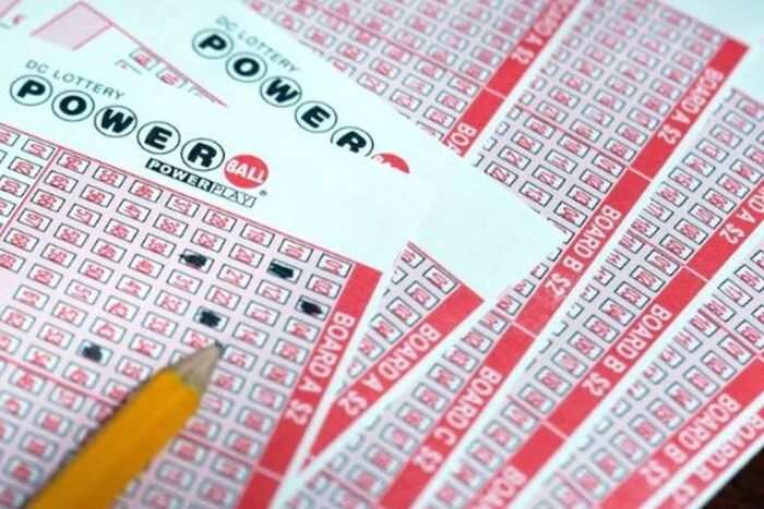 Виграш «від нудьги»: чоловік отримав майже мільйон доларів, купивши лотерейний квиток 