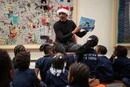 Барак Обама приміряв роль Санти і здивував школярів у Чикаго