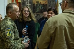 Головнокомандувач ЗСУ Олександр Сирський спілкується з журналістами