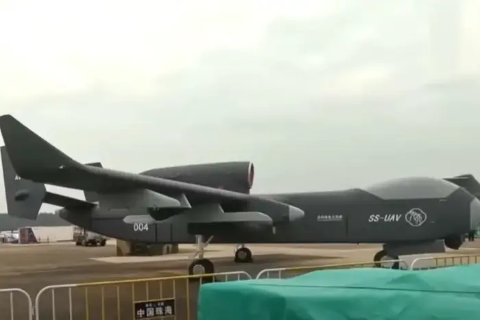 Китай вперше запустив найбільший у світі носій дронів