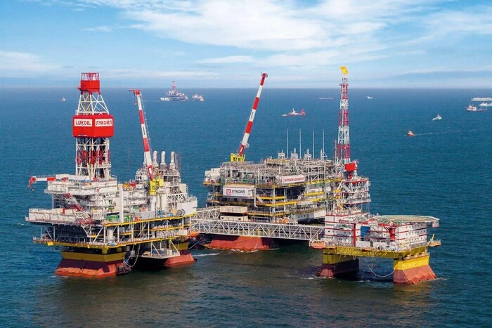 Безпілотники СБУ зупинили роботу нафтовидобувної платформи РФ у Каспійському морі