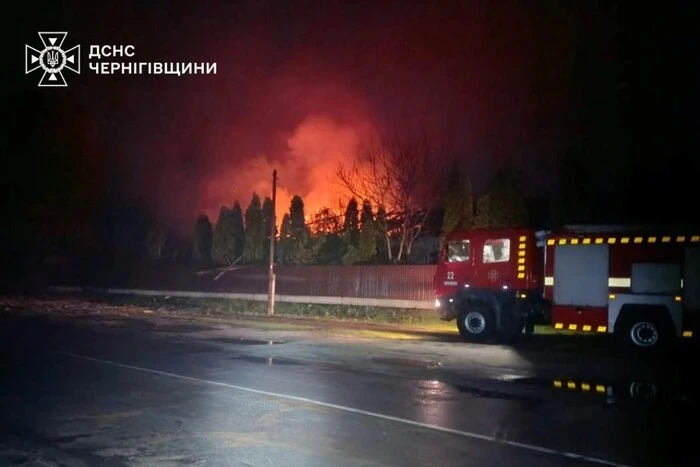 Дронова атака на Чернігівщину: рятувальники показали наслідки