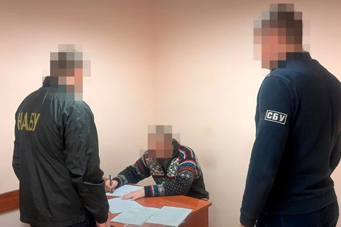 Керівництво оборонного заводу розкрадало кошти на закупівлях броні для танків