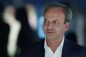 Очільник ФІДЕ Дворковіч неодноразово відвідував РФ під час повномасштабного вторгнення та є зацікавленою стороною в поверненні росіян до змагань з прапором