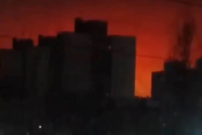 Дрони атакували Ярославль: пожежа на одному з найбільших нафтопереробних заводів Росії