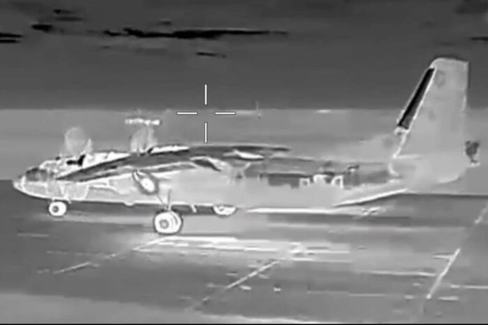 У Криму розвідка знищила російський літак Ан-26 та дві радіолокаційні системи