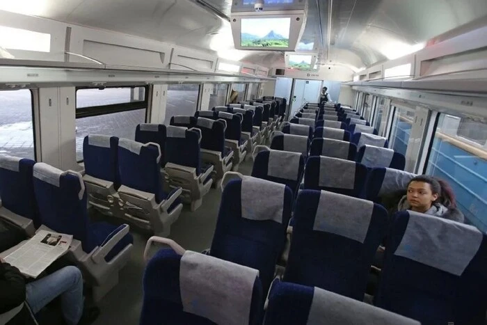 Надзвичайна ситуація на залізниці: евакуюють пасажирів міжнародних потягів