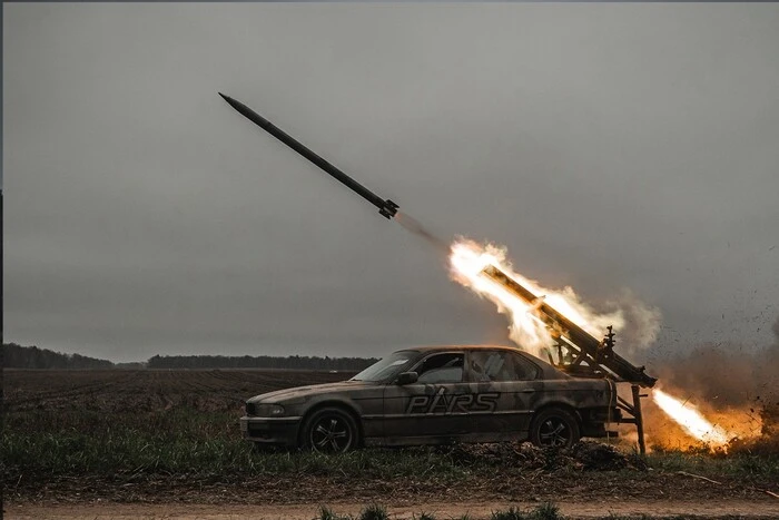 Боєць тероборони встановив реактивну систему на BMW