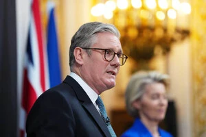 Кір Стармер та Урсула фон дер Ляєн обговорили роботу над мирними пропозиціями для України