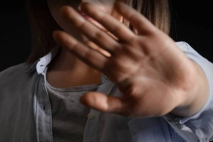 На Дніпропетровщині підлітки жорстоко побили 14-річну дівчину