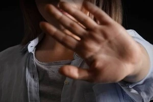 На Дніпропетровщині підлітки жорстоко побили 14-річну дівчину