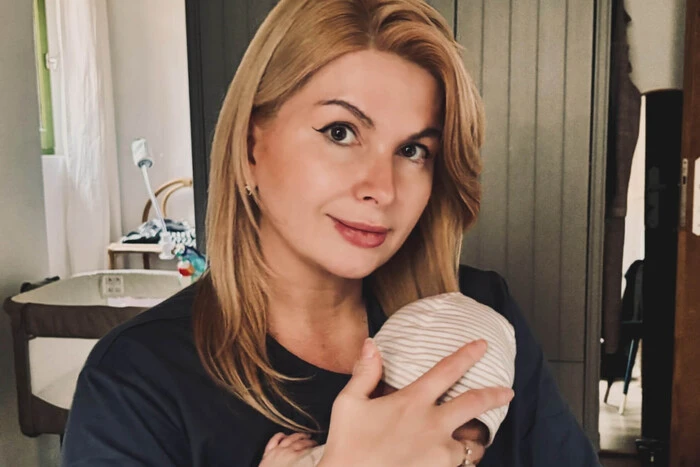 Вакцинація для немовлят. Відома телеведуча, що стала мамою в 47, звернулася до людей