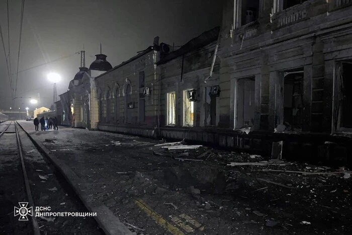 «Укрзалізниця» попередила про затримку потягів через обстріл Дніпропетровщини: список