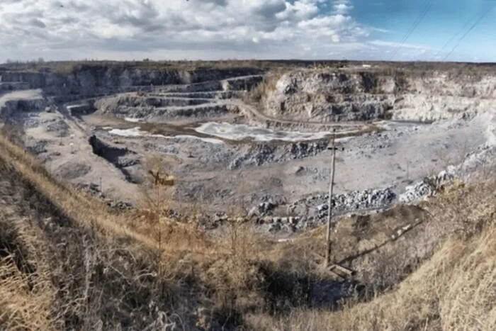 Буде гучно. На кар'єрі у Київській області проводяться планові роботи