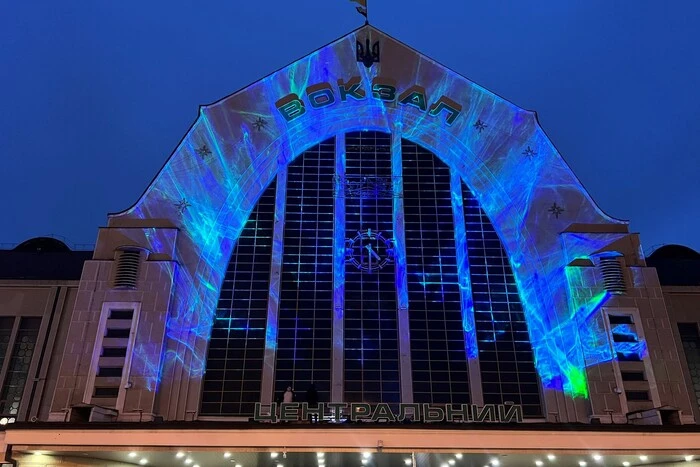 На Центральному вокзалі у Києві в найтемнішу ніч року запрацює світлова інсталяція