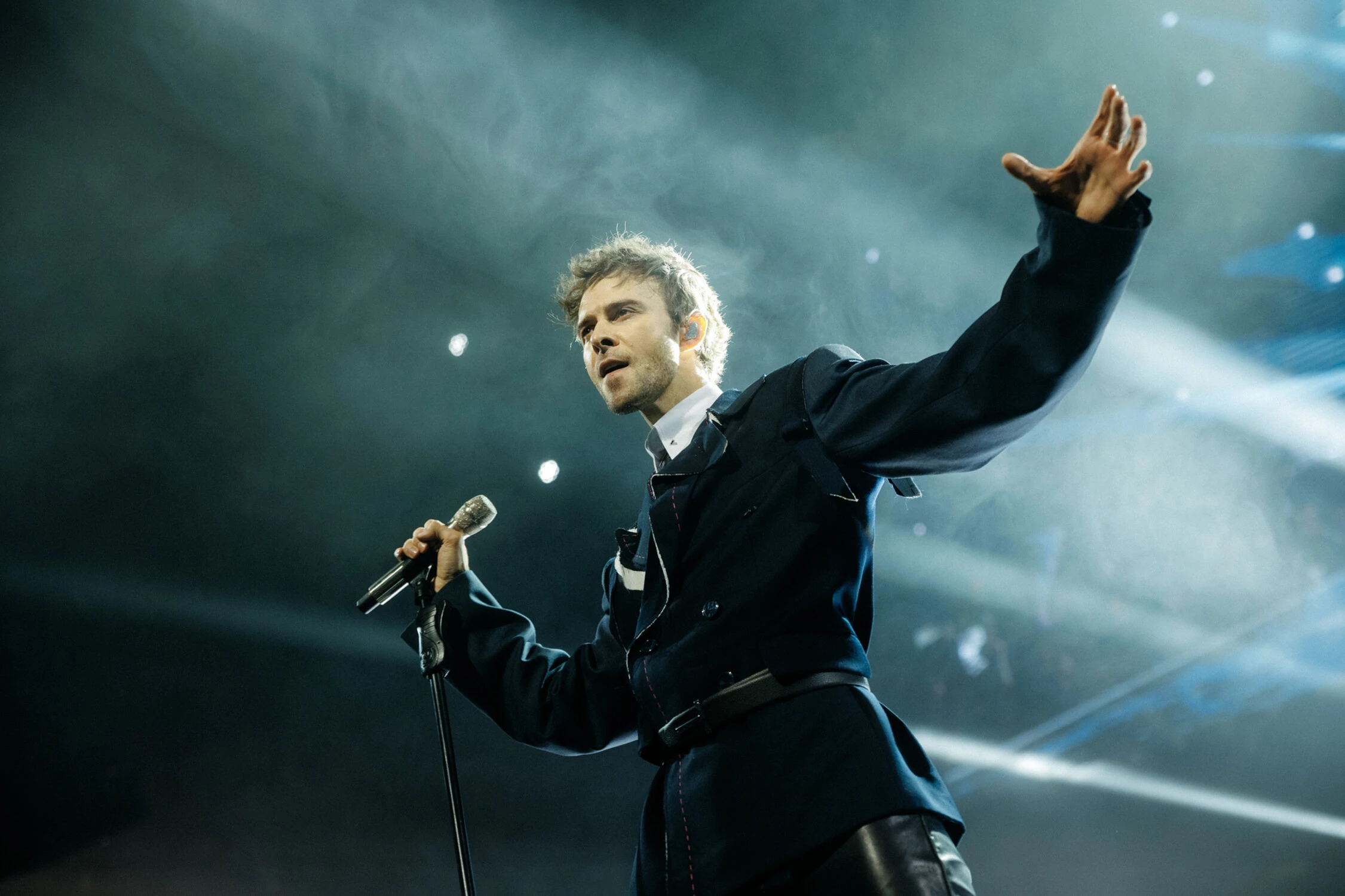 На концерті Макса Барського зникло світло. Як відреагував співак та що пишуть українці (фото)