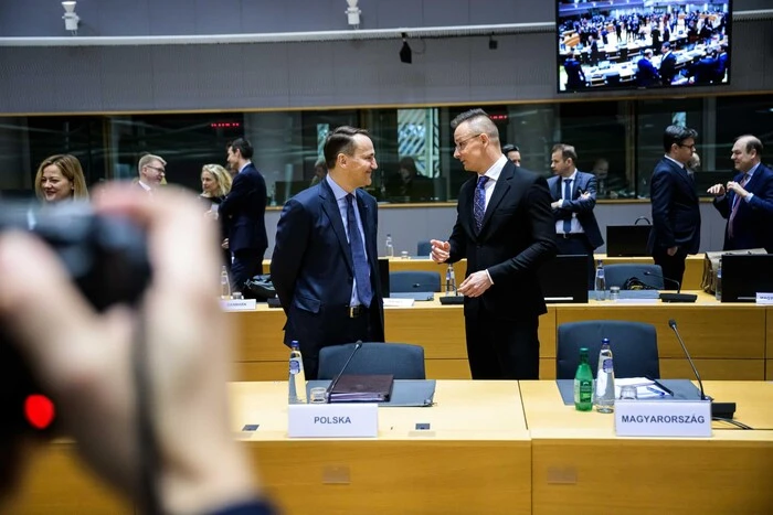 Очільники угорського та польського МЗС посперечалися через допис Орбана