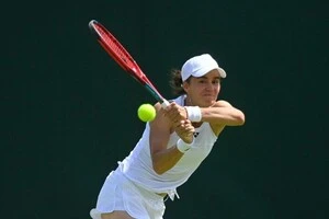 Найвищим досягненням у кар'єрі Калініної був фінал на Мастерсі в Римі, де вона знялася по ходу матчу проти Олени Рибакіної