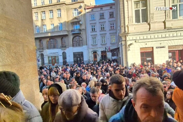 Сотні людей зібралися на прощання з народним артистом Степаном Гігою (фото)