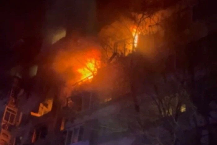 Окупанти вдарили БпЛА по багатоповерхівці у Запоріжжі