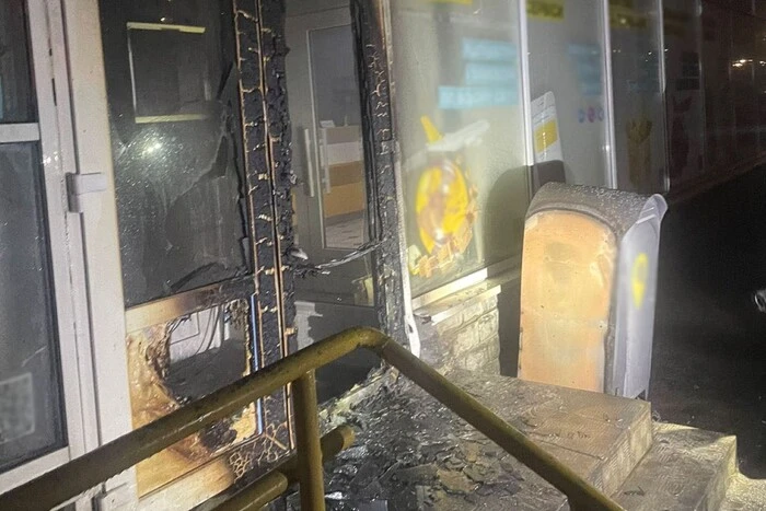 Підпал  поштового відділення у Деснянському районі. Поліція Києва затримала підозрюваного