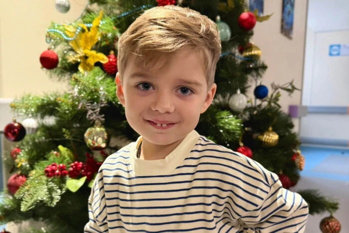 У Києві лікарі врятували життя хлопчика, на якого в магазині впала полиця