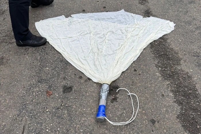 На Волині прикордонники виявили повітряну кулю з контрабандними білоруськими цигарками