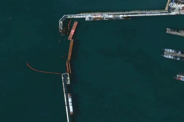 Супутники показали наслідки удару дрона СБУ по російській субмарині в Новоросійську